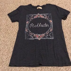 grey hollister t-shirt